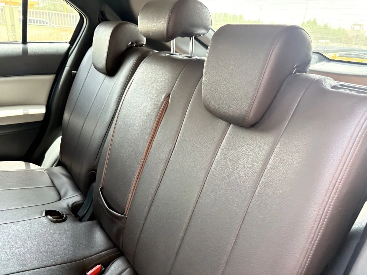 Car image 16