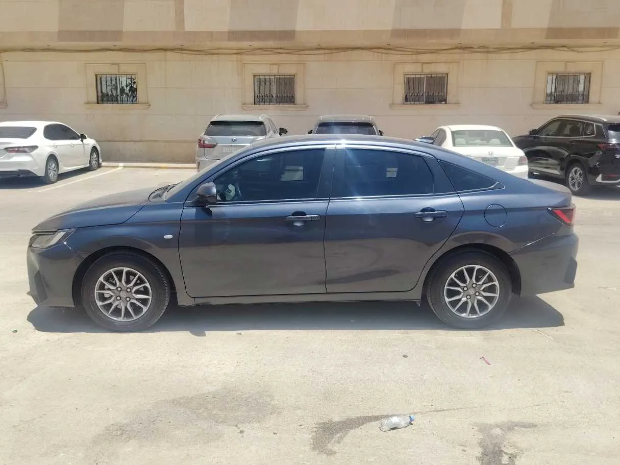 Car image 8