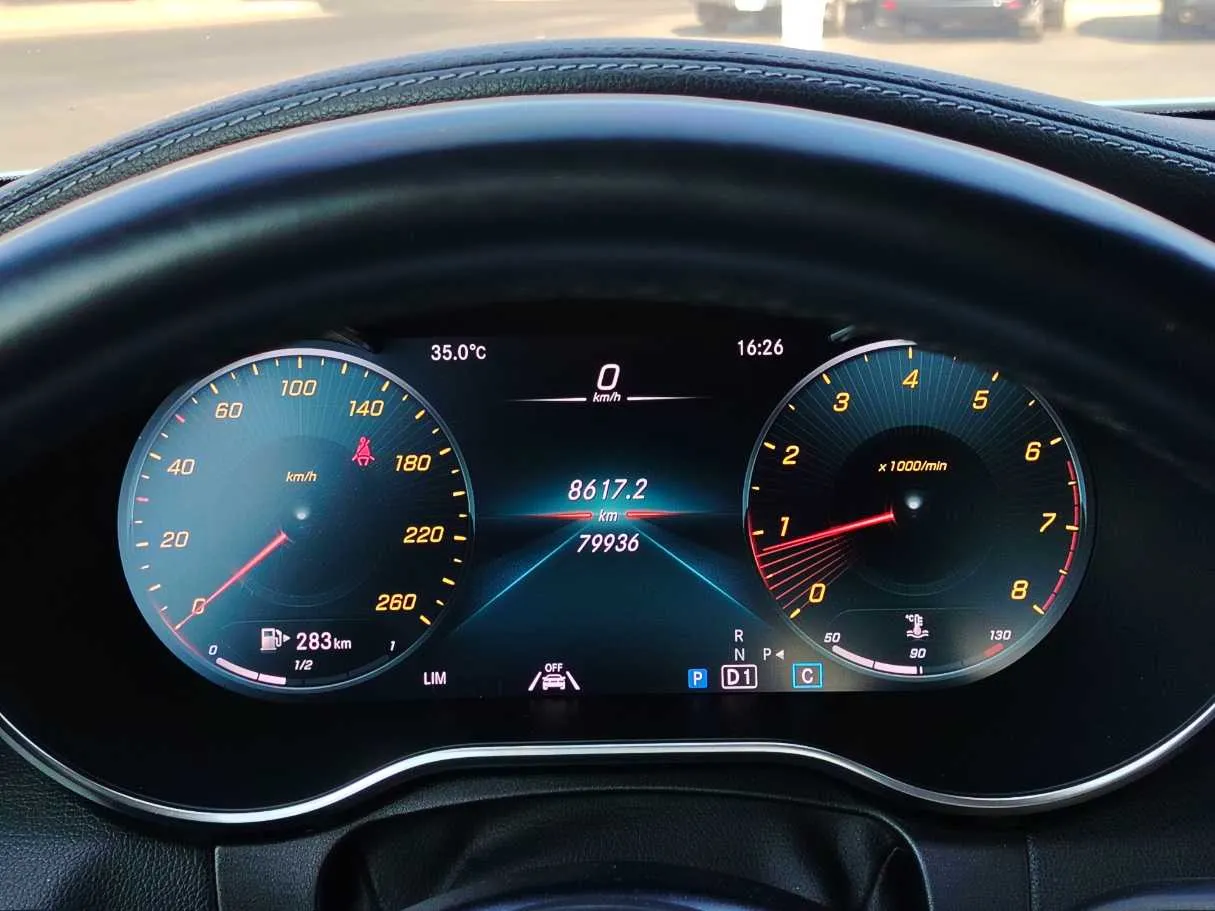 Car image 26