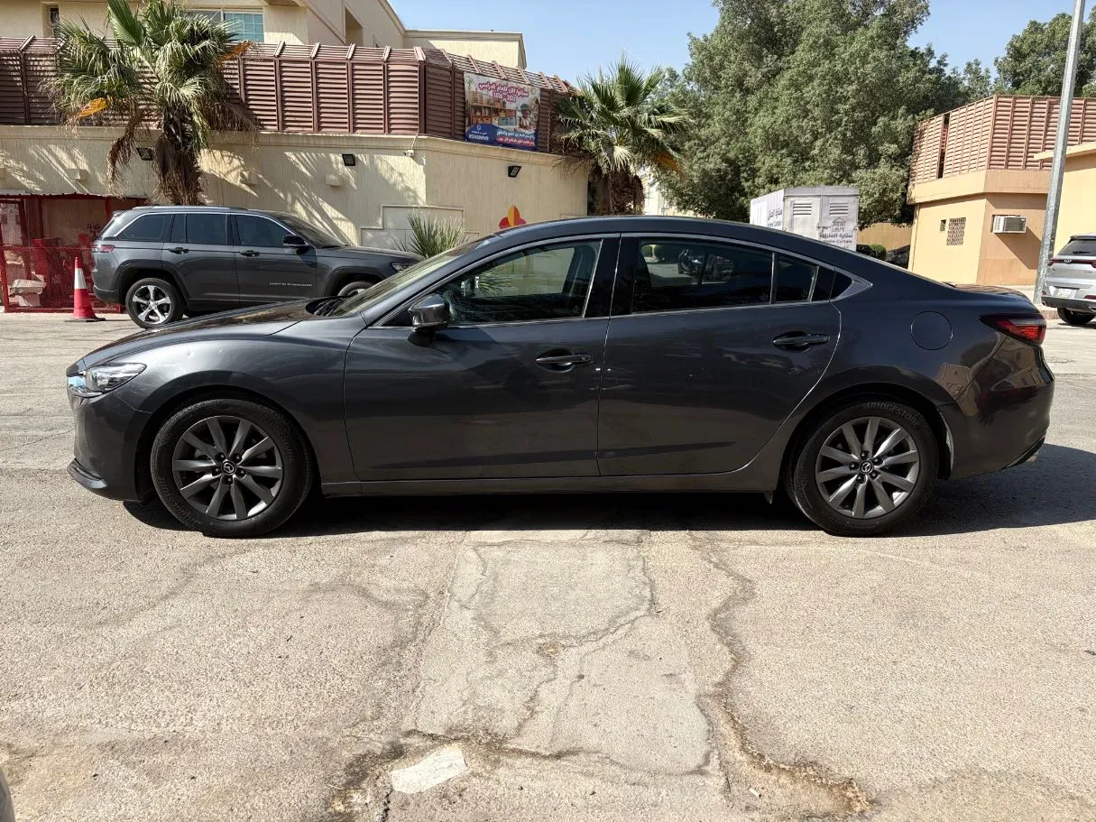 Car image 8