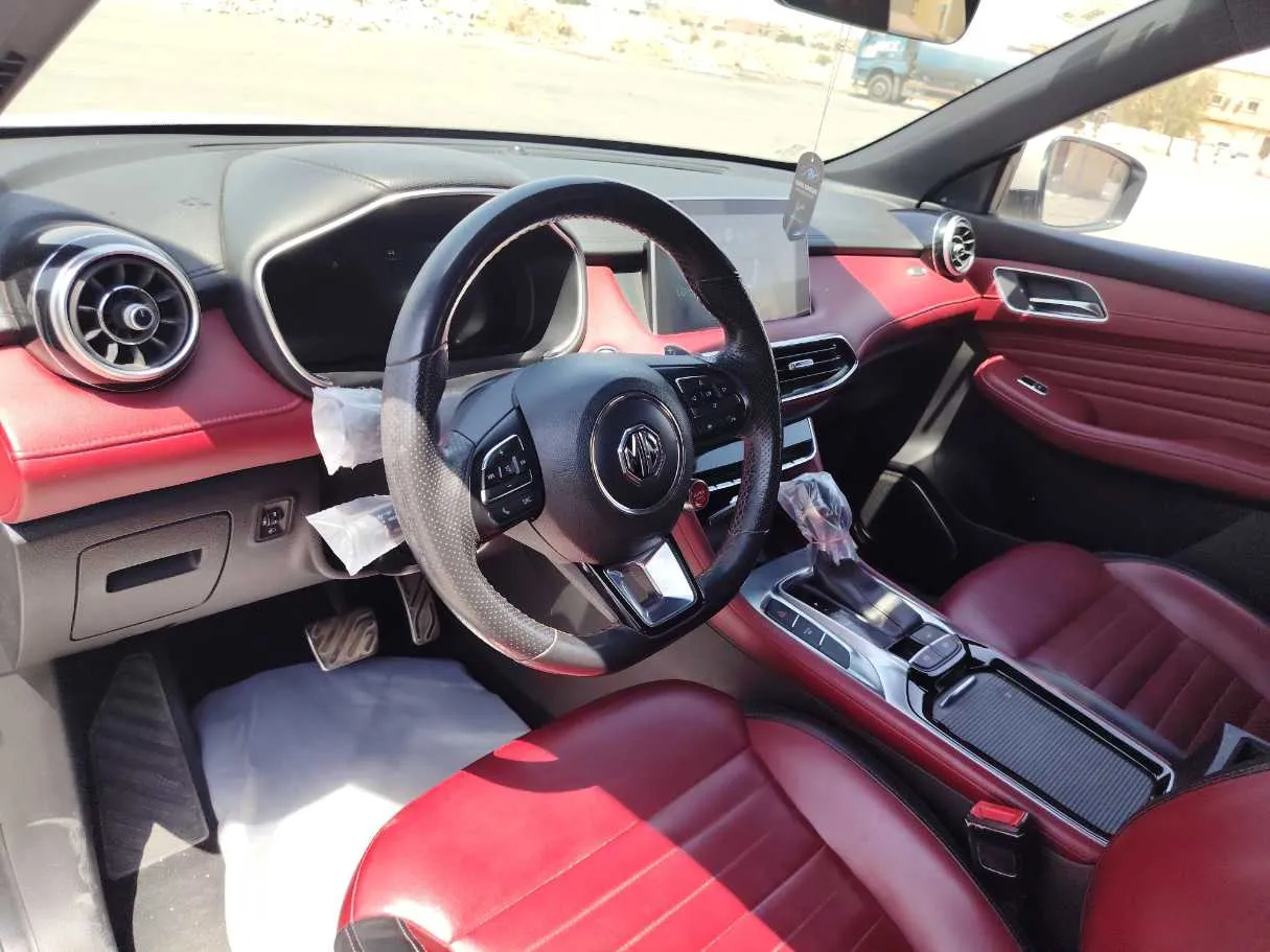 Car image 12