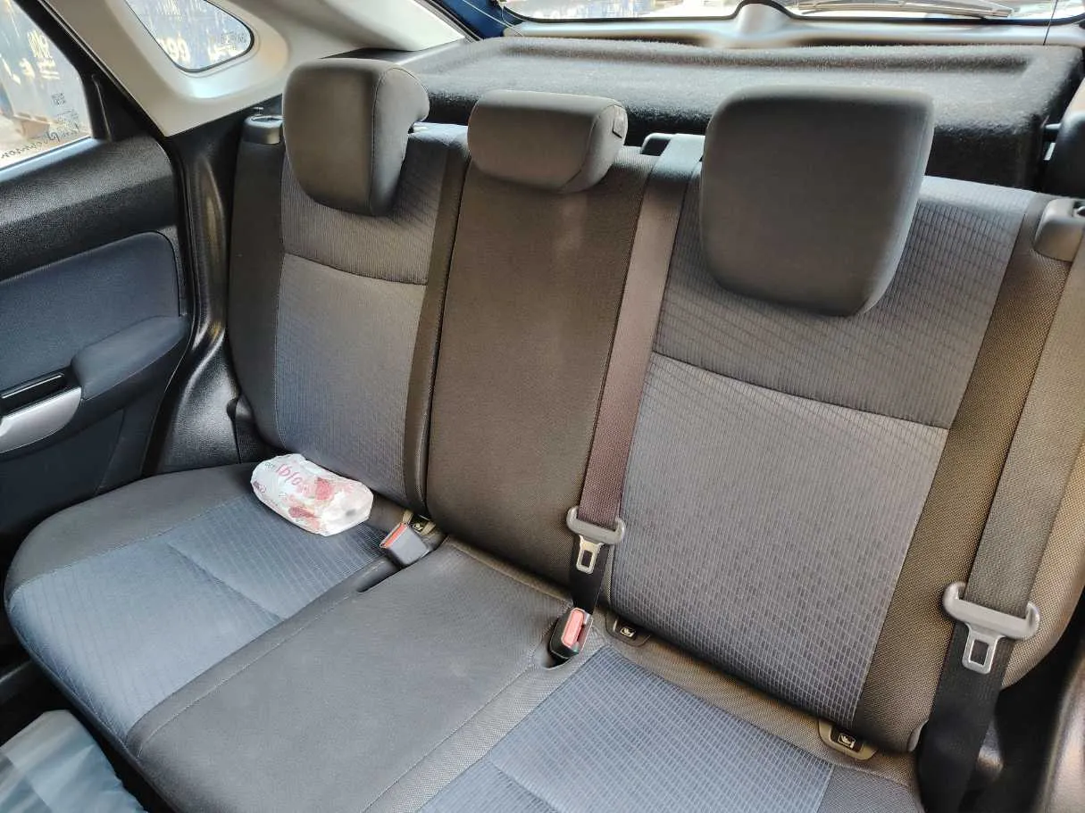 Car image 16