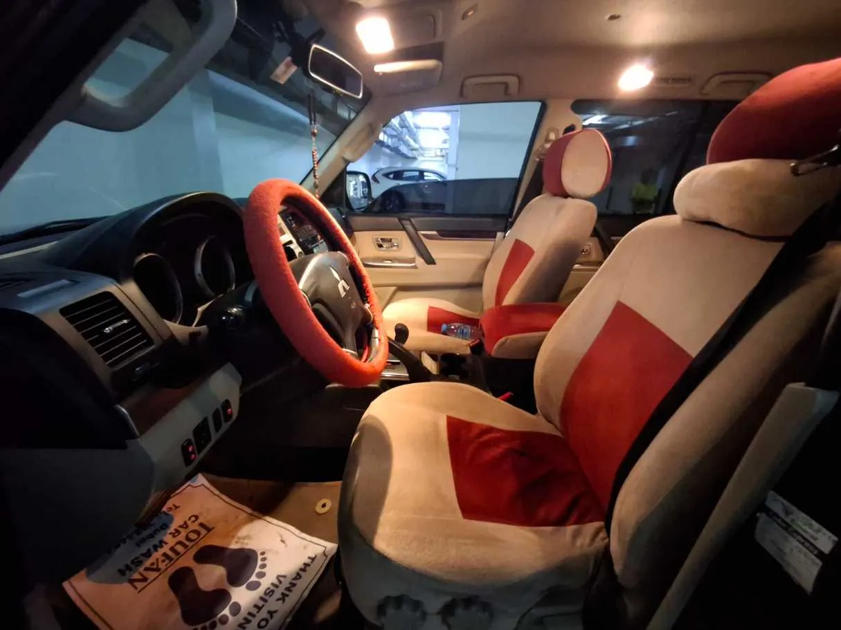 Car image 12