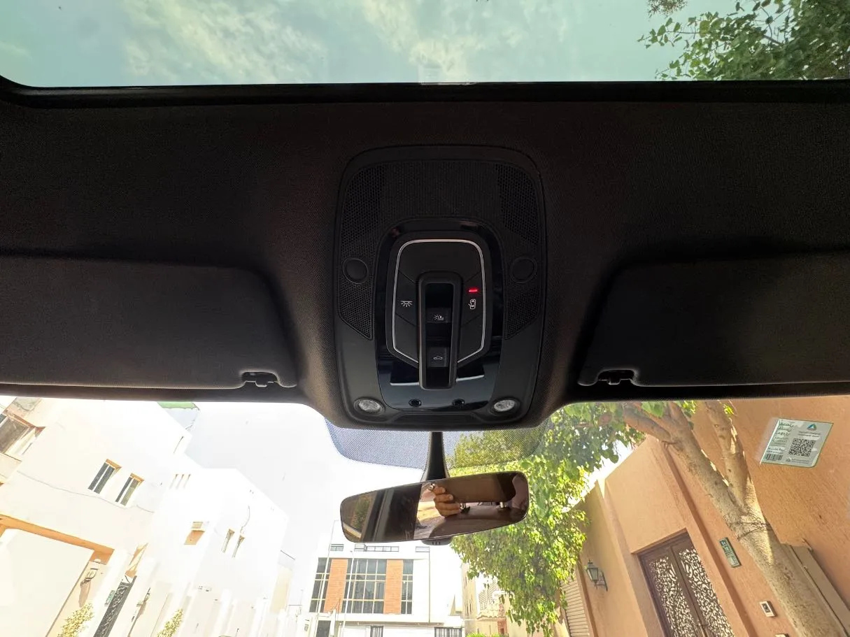 Car image 23
