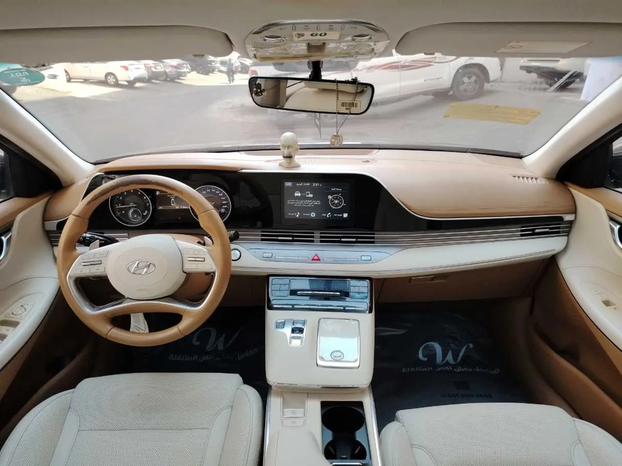 Car image 18