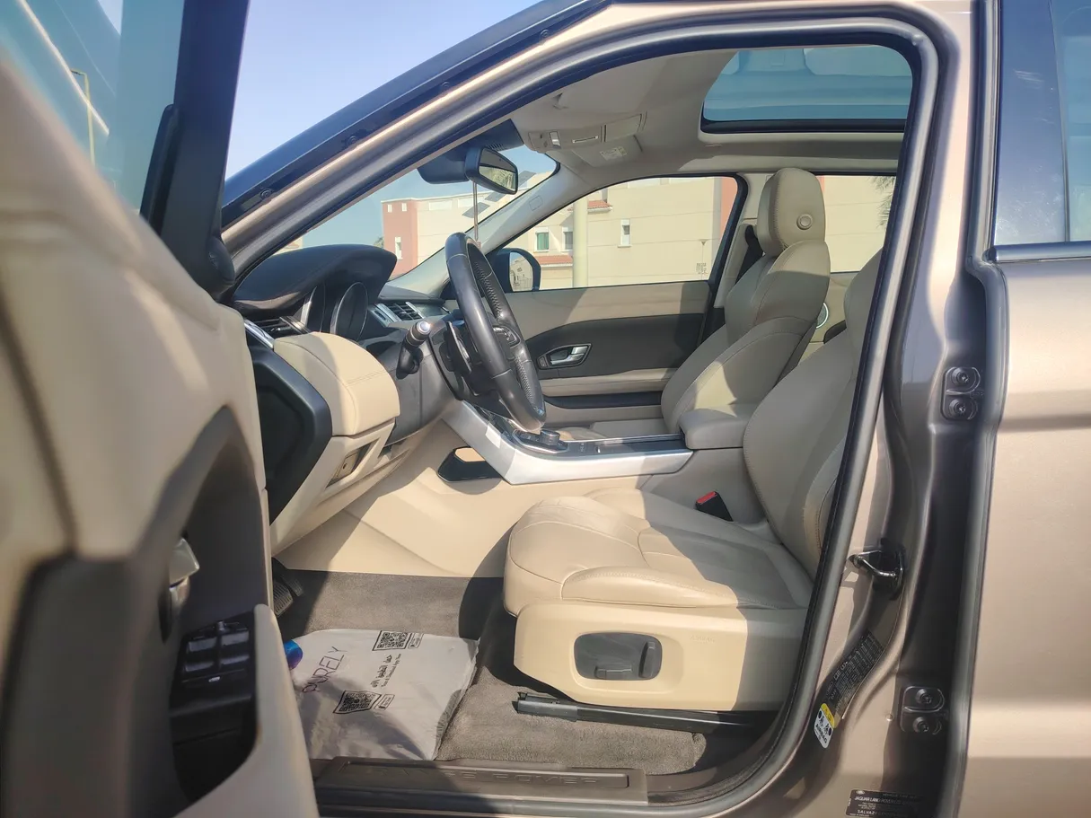 Car image 12