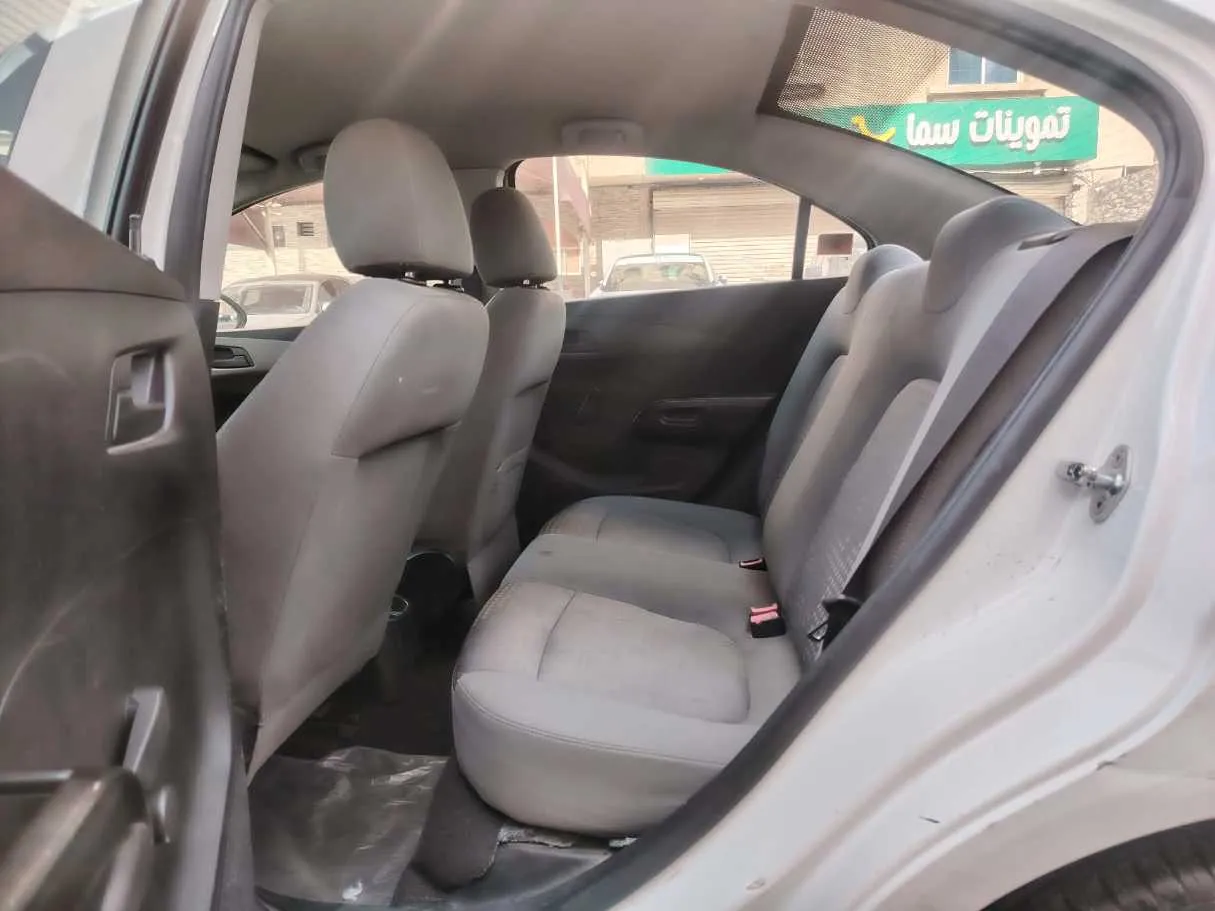 Car image 17