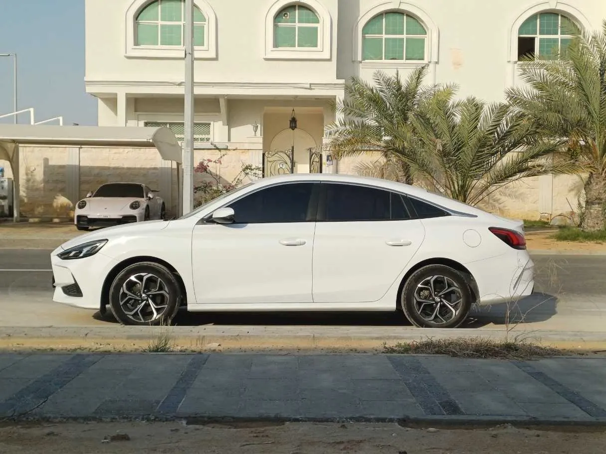 Car image 8
