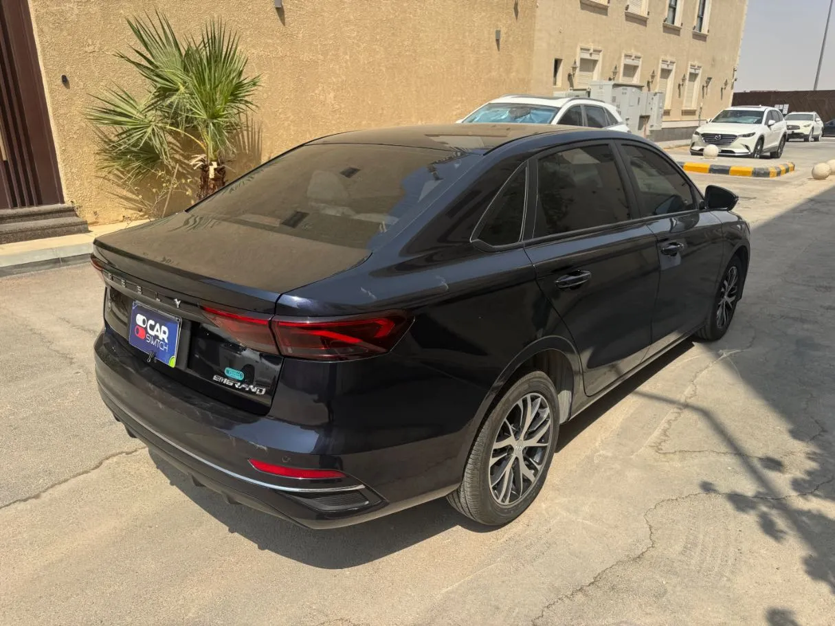 Car image 5