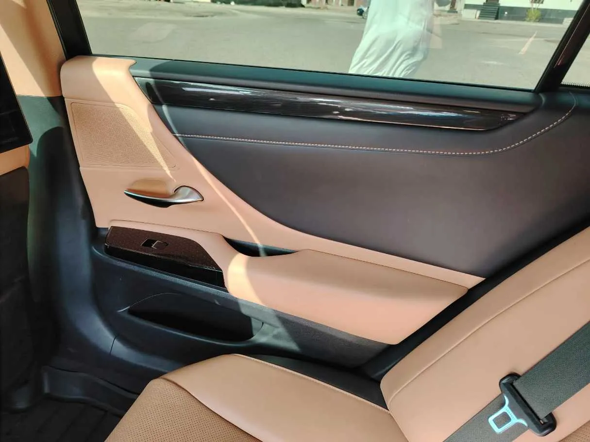 Car image 34