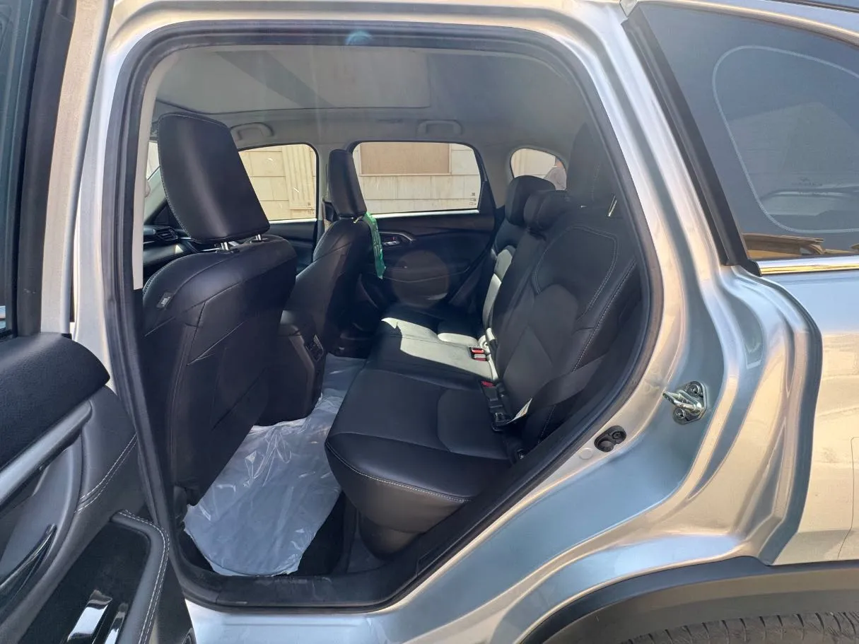 Car image 14