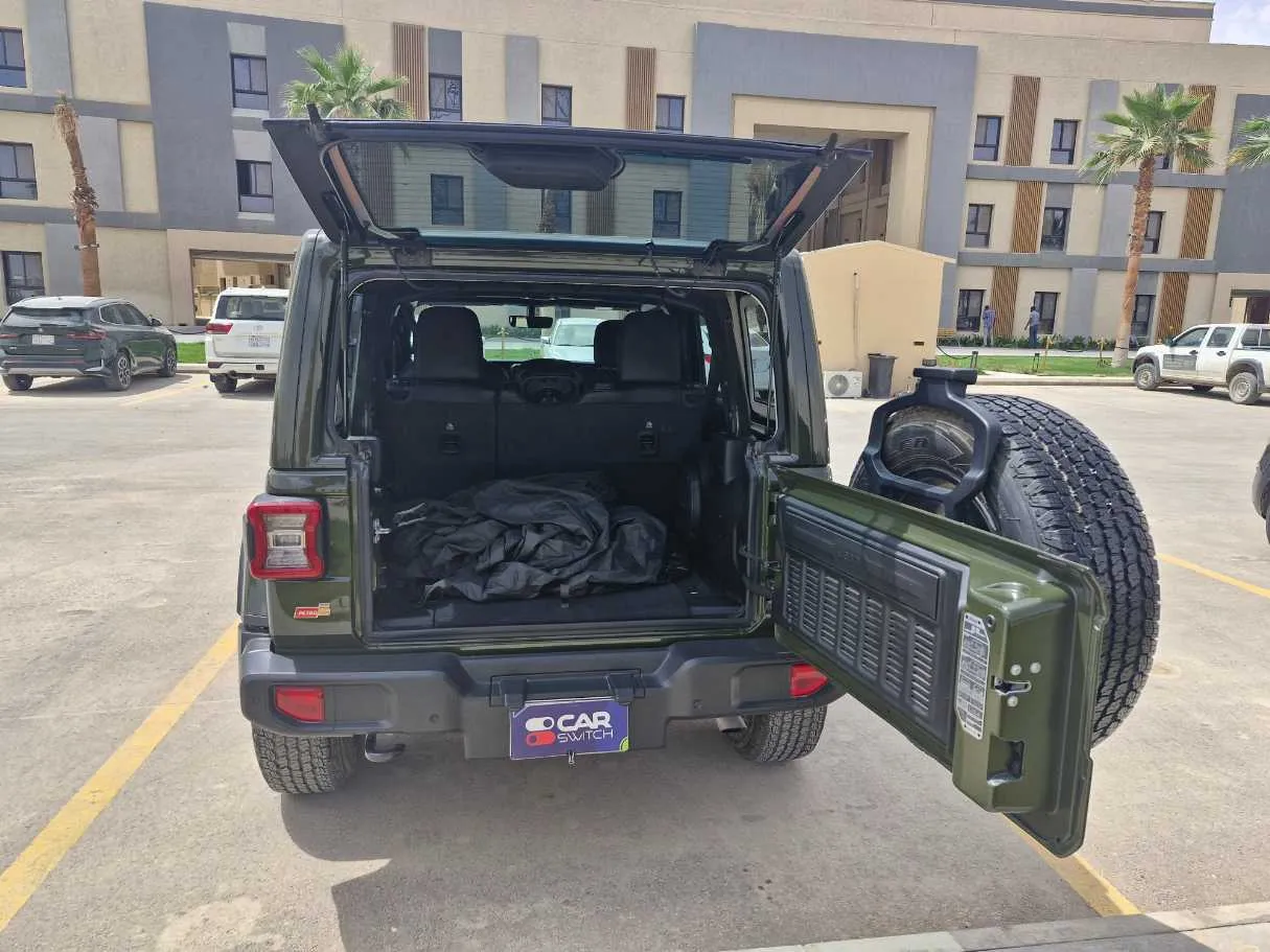 Car image 20