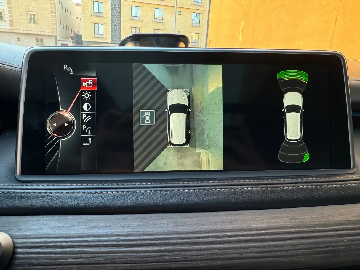 Car image 25