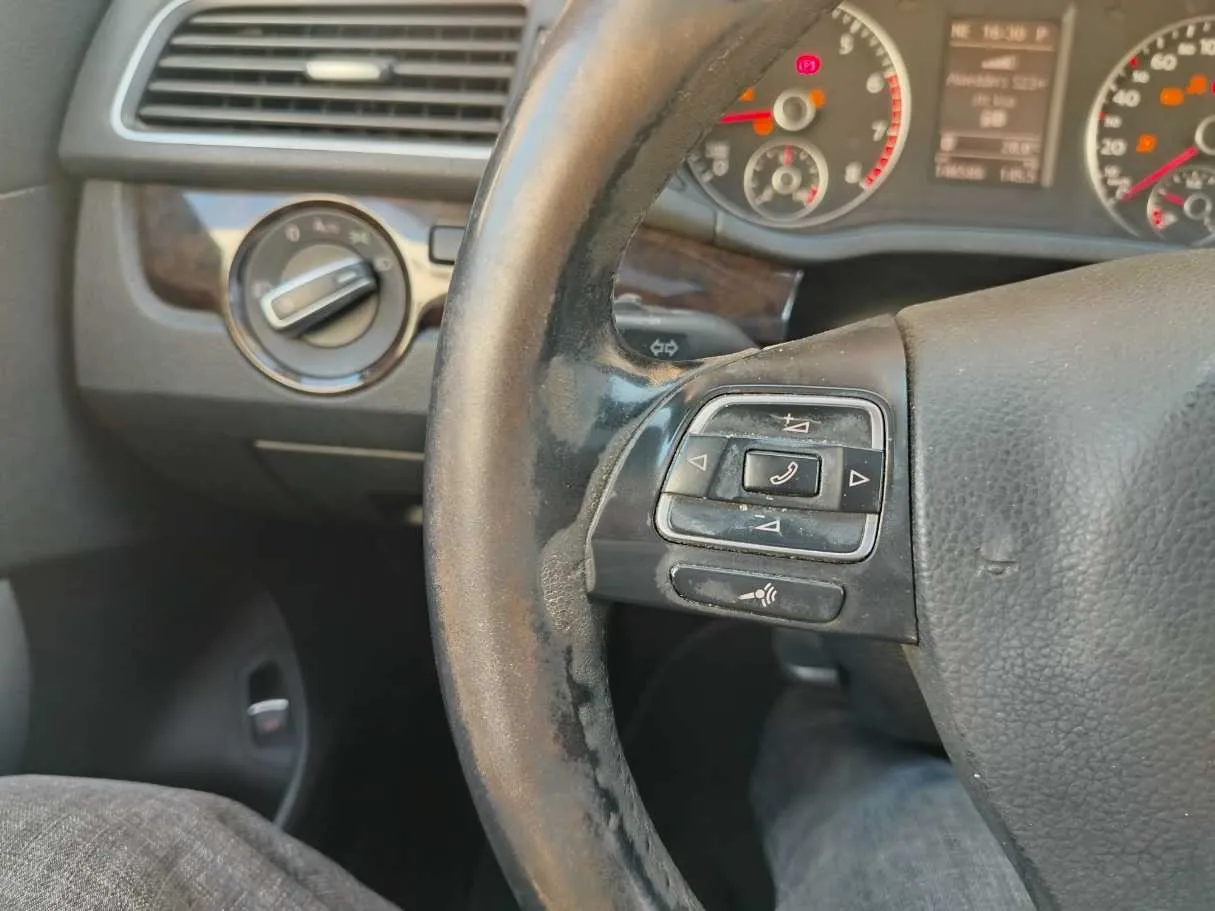 Car image 34