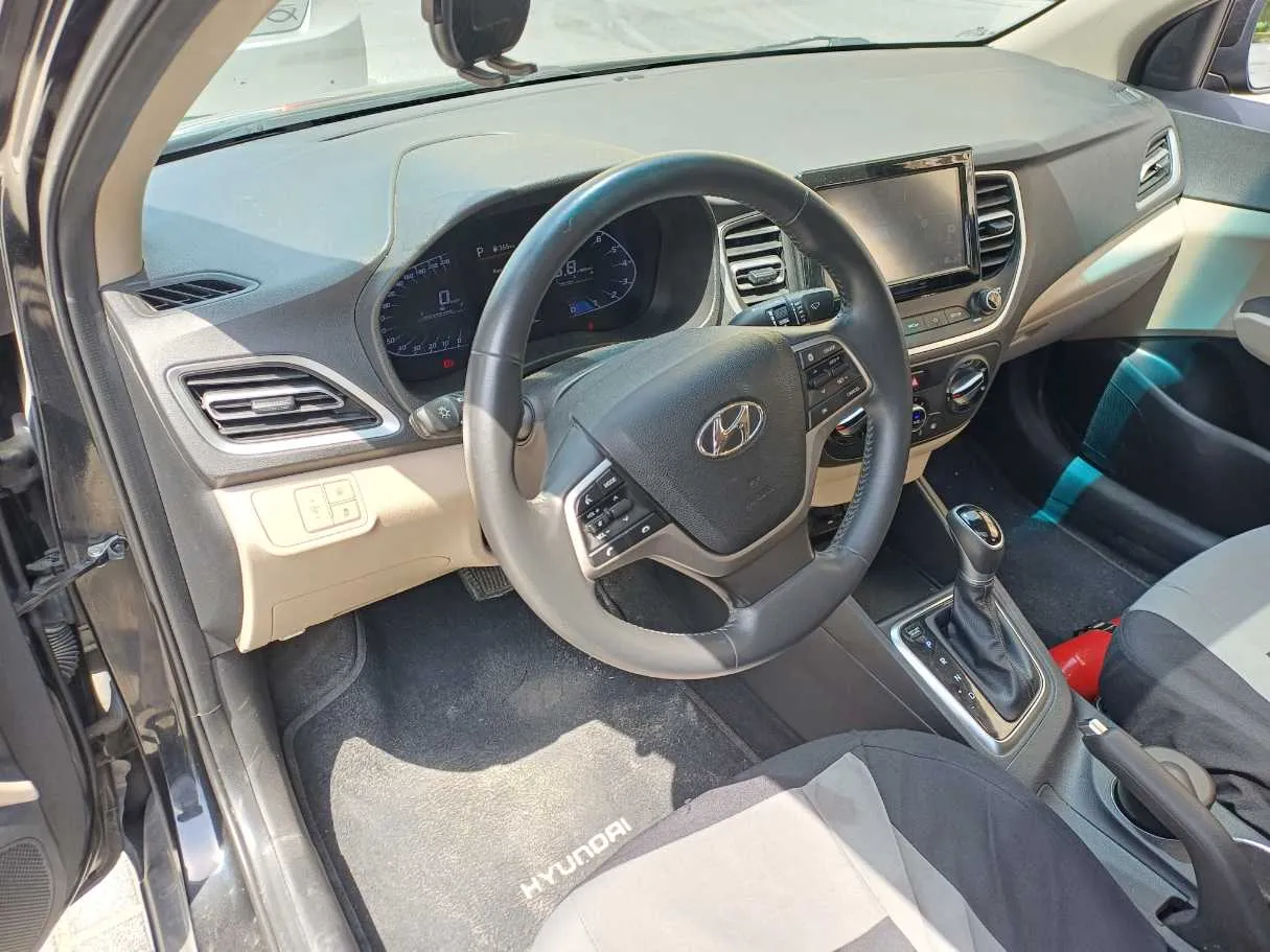 Car image 11