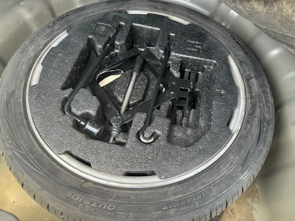 Car image 25