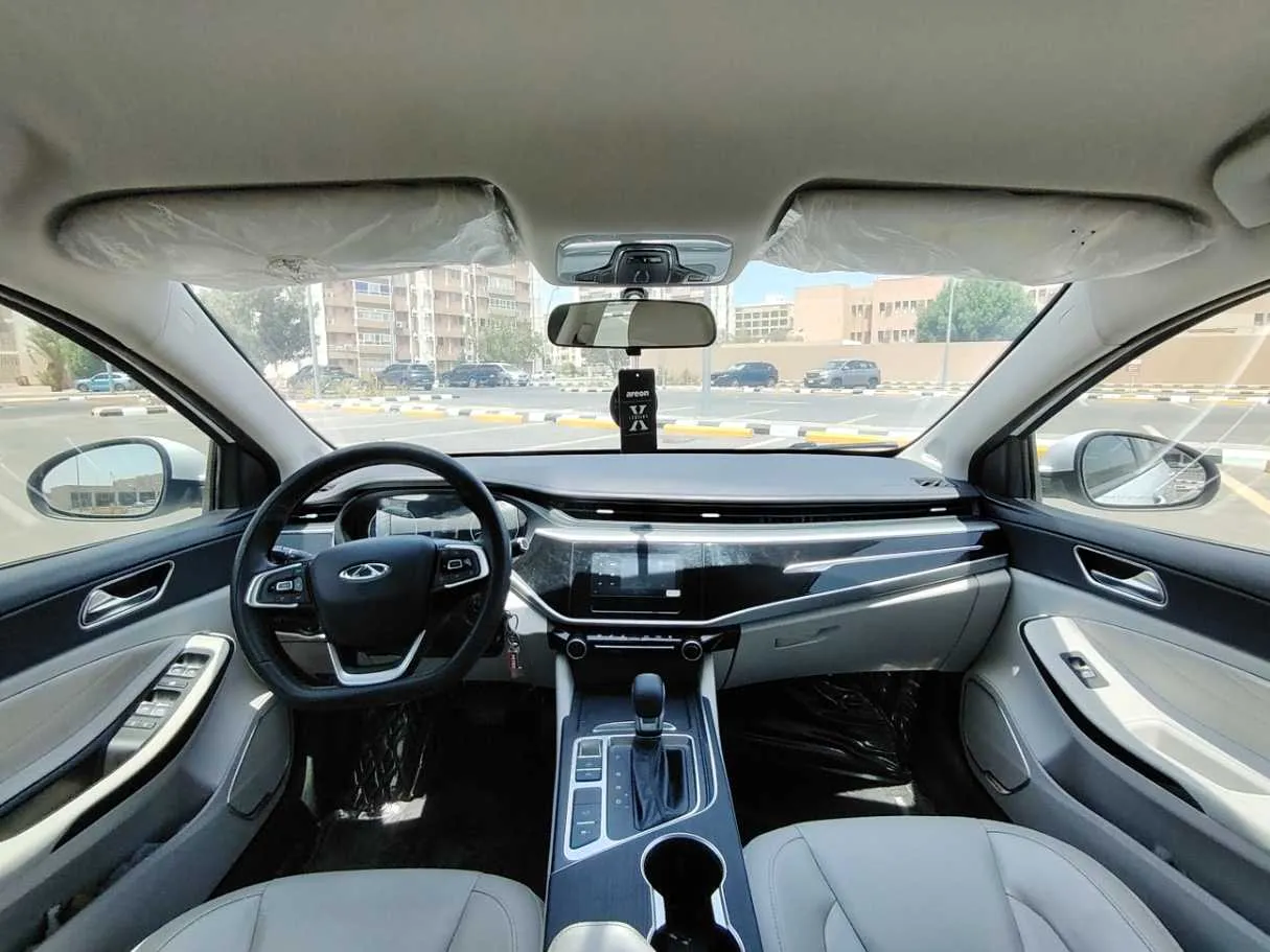 Car image 14