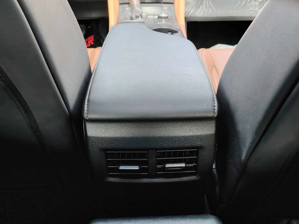 Car image 31