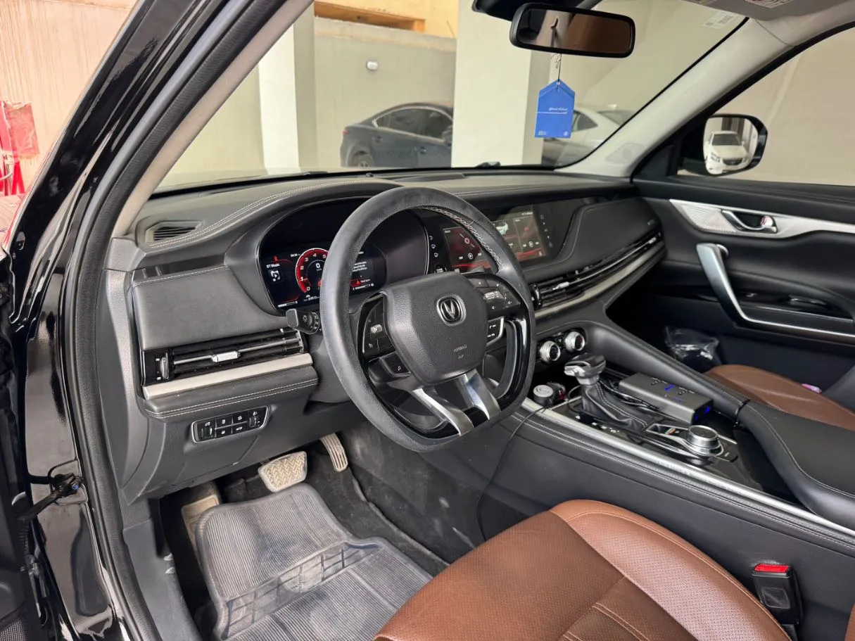 Car image 11