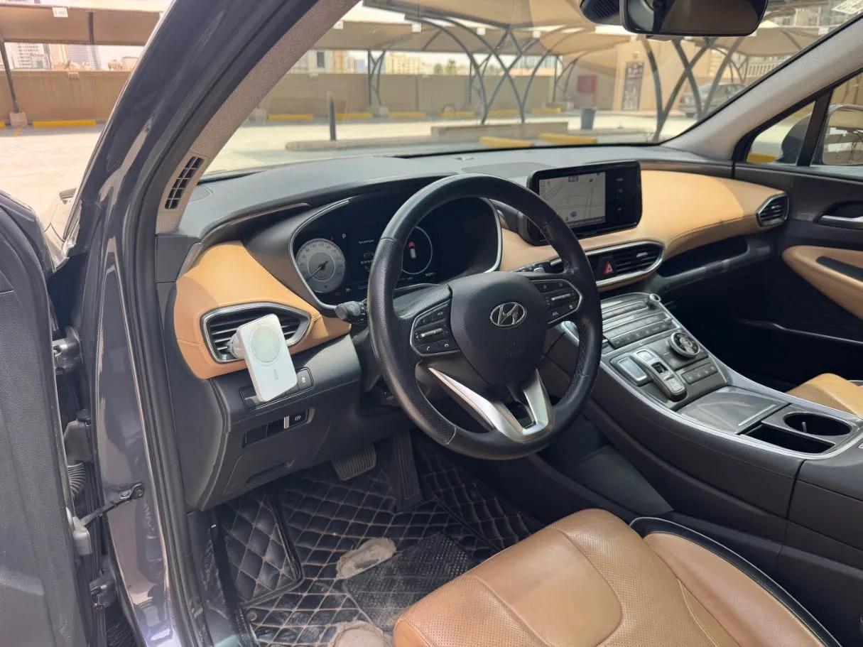 Car image 13