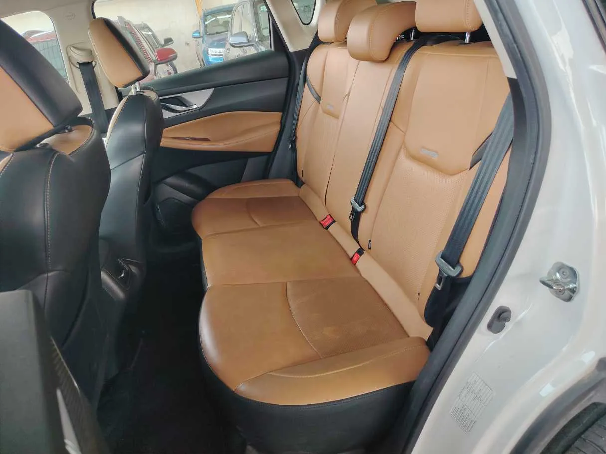 Car image 18