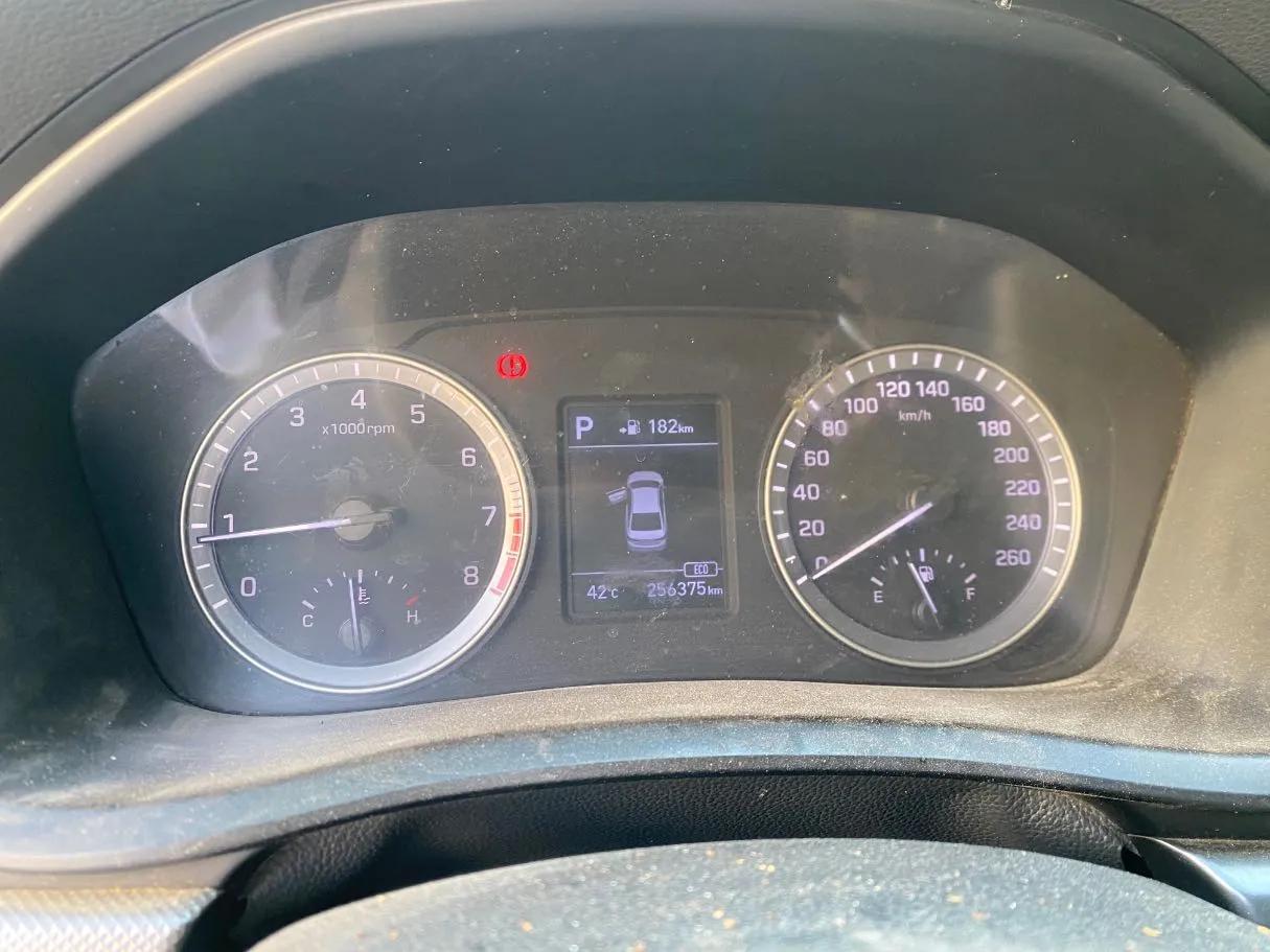 Car image 15