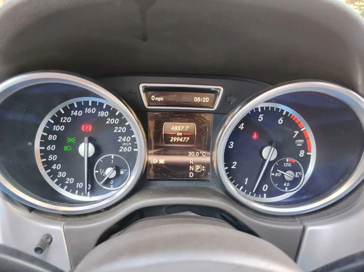 Car image 27