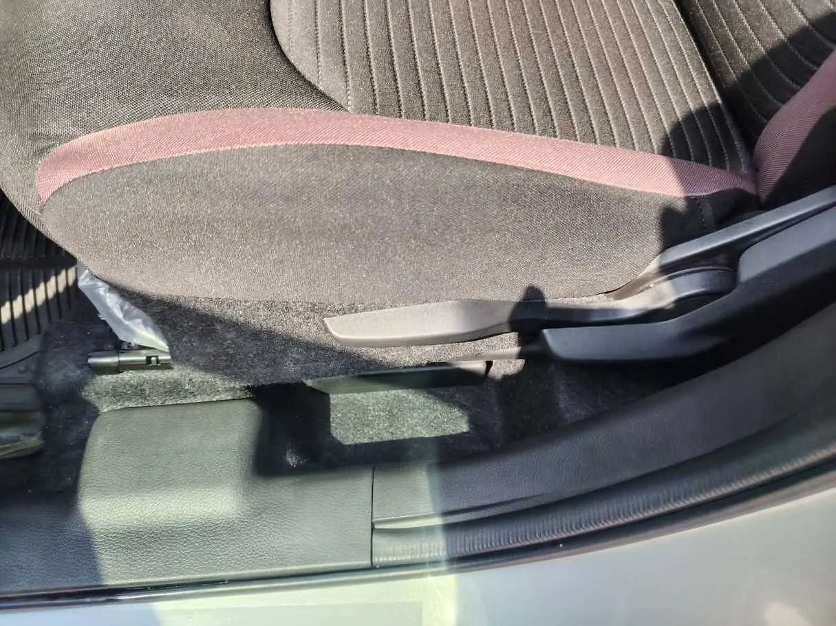 Car image 36
