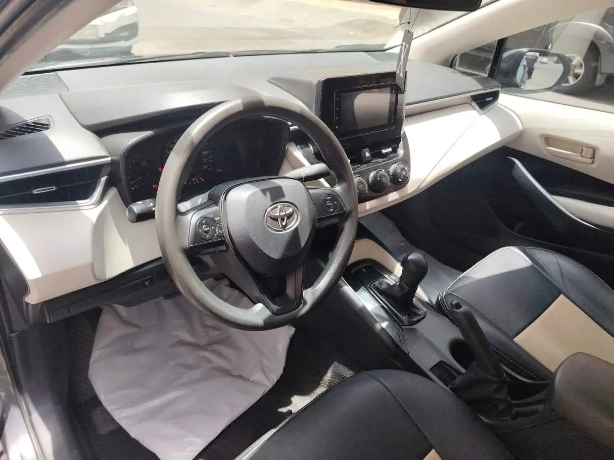 Car image 14