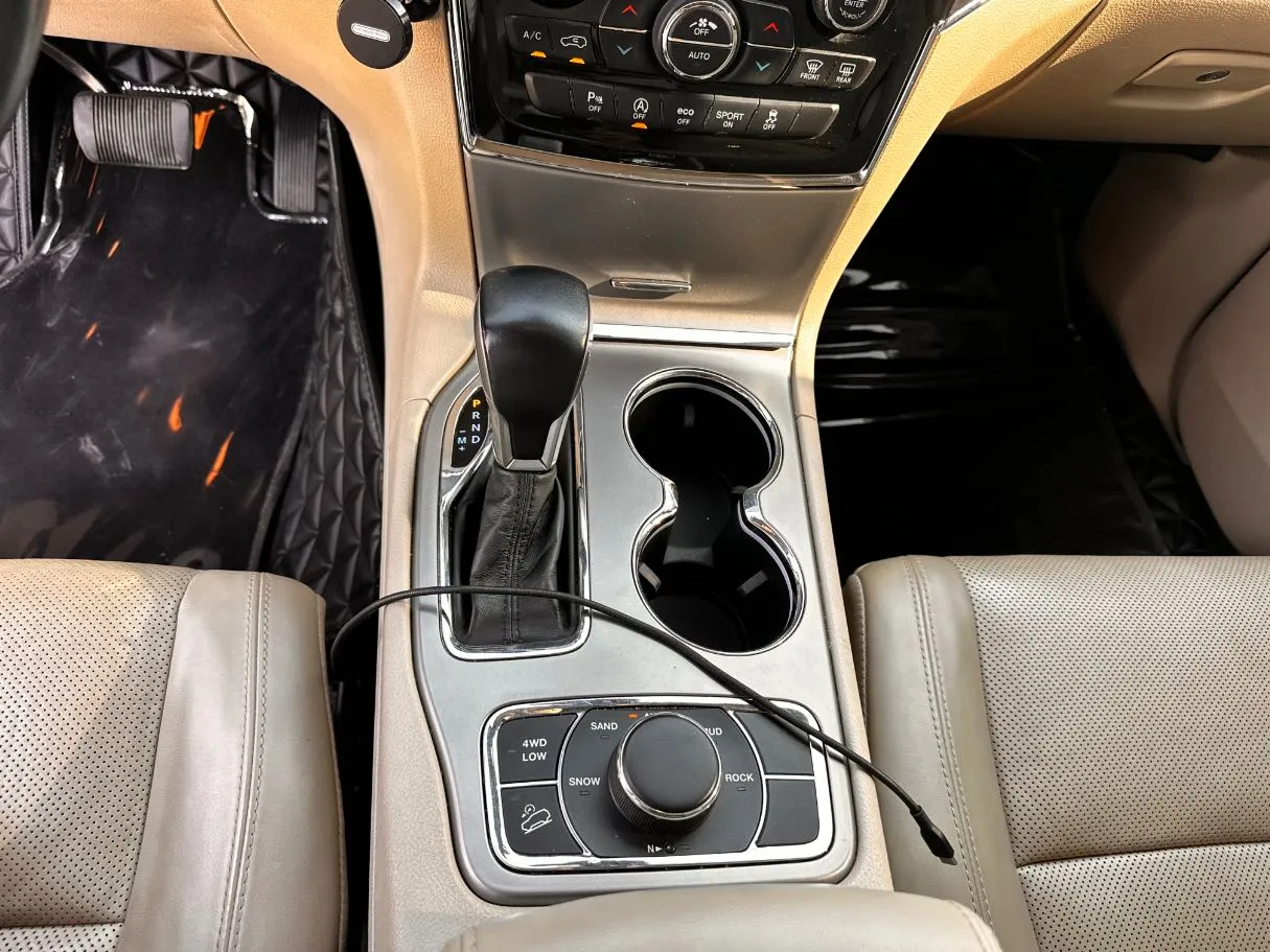 Car image 18