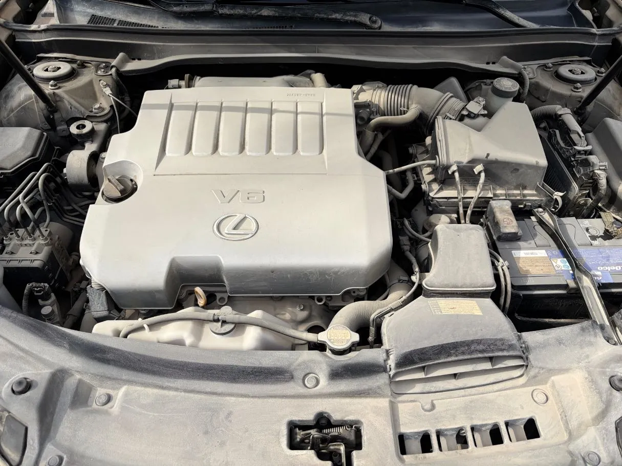 Car image 30