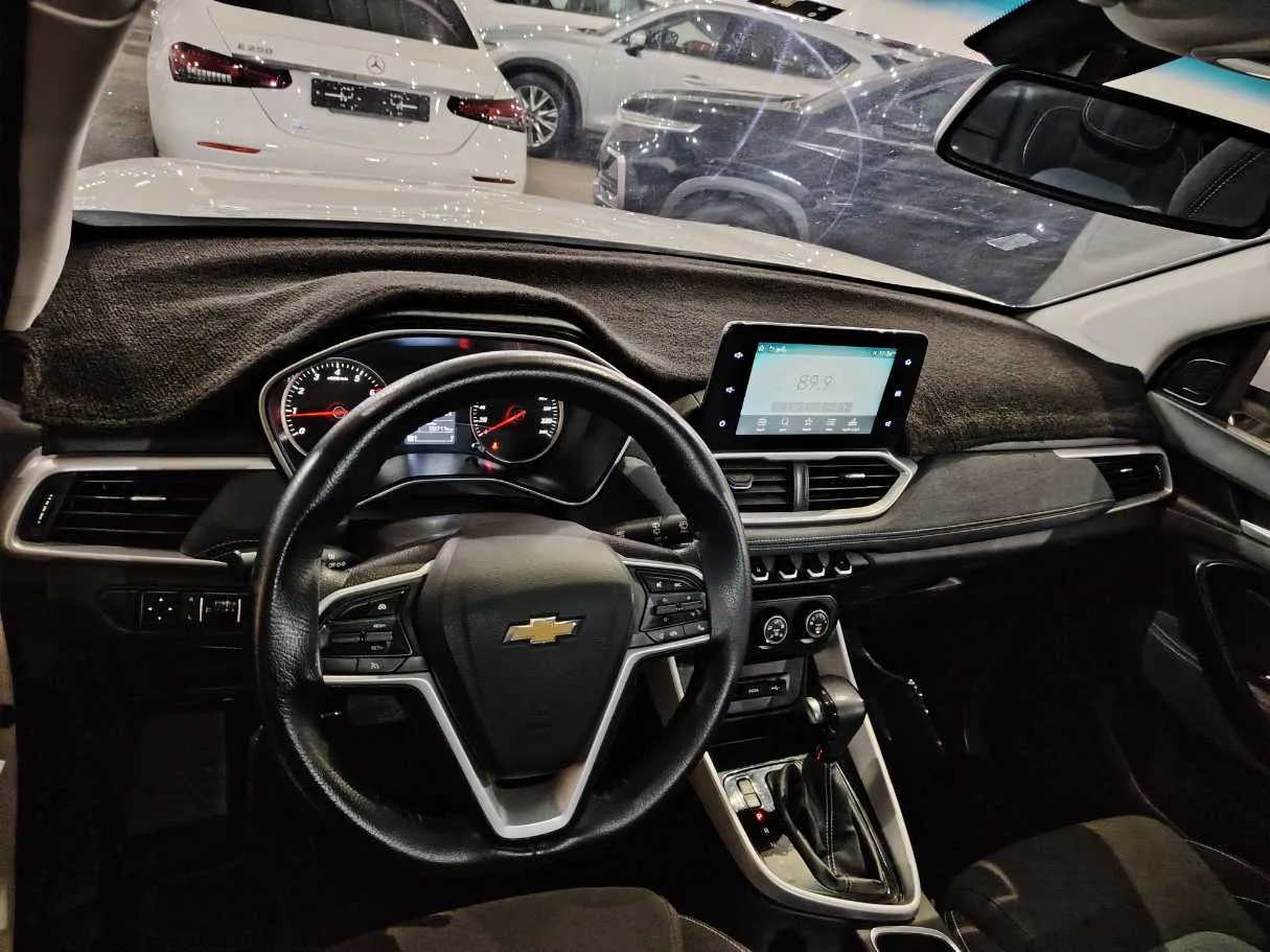 Car image 15