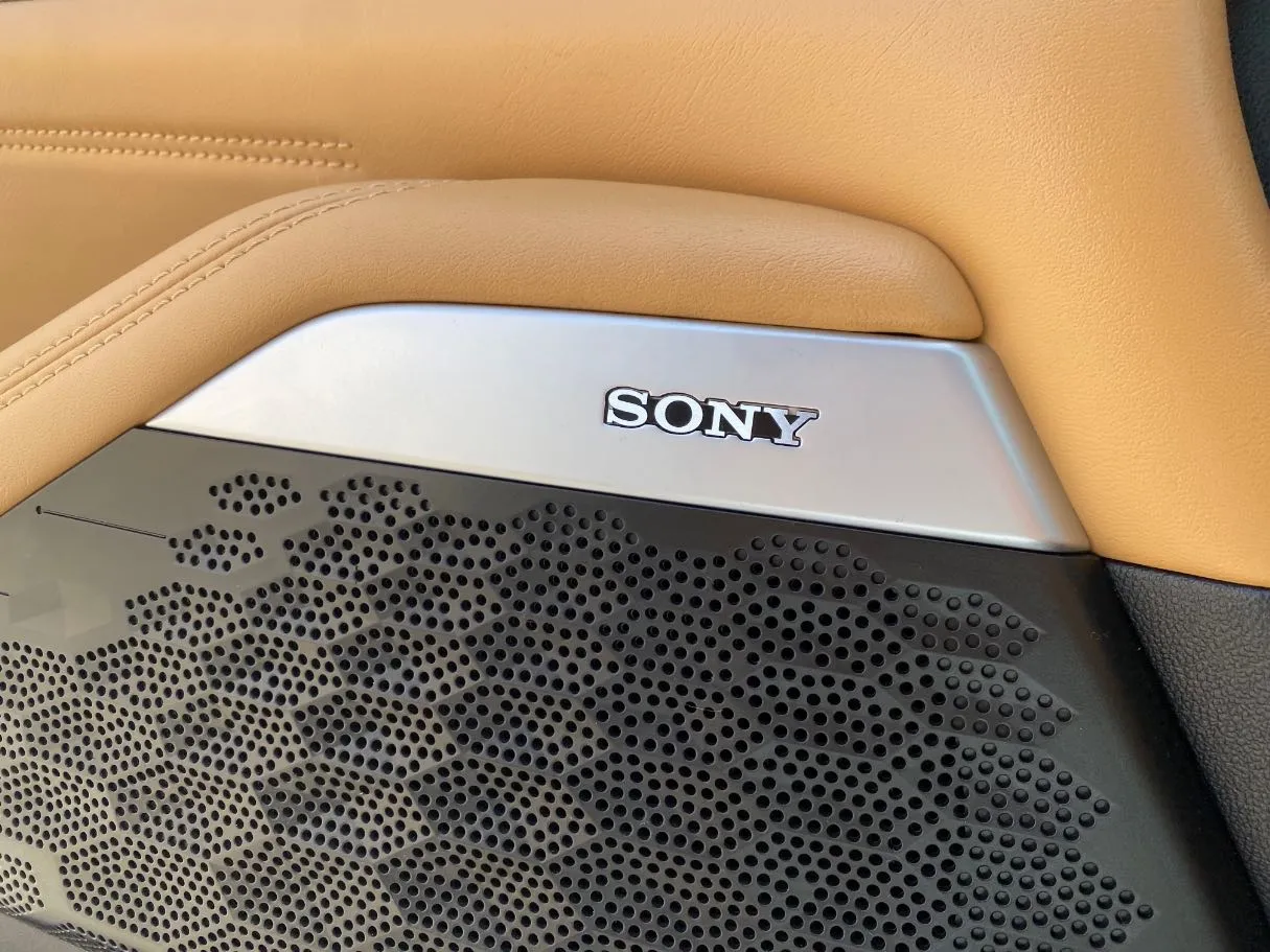 Car image 23