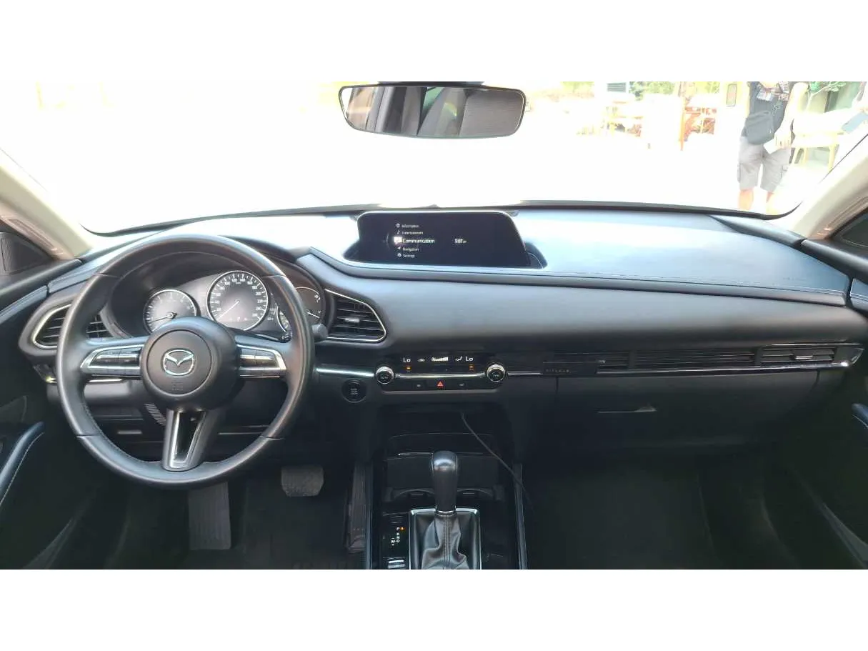 Car image 17