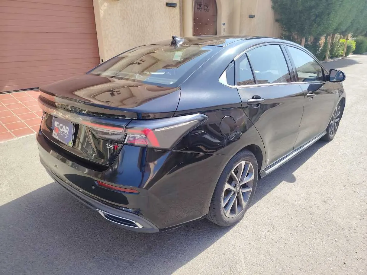 Car image 5