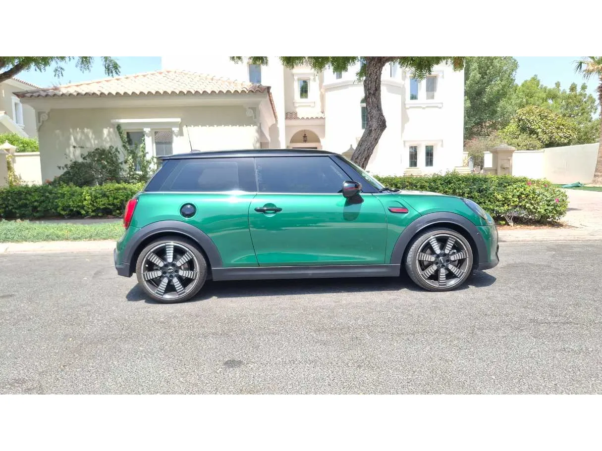 Car image 8
