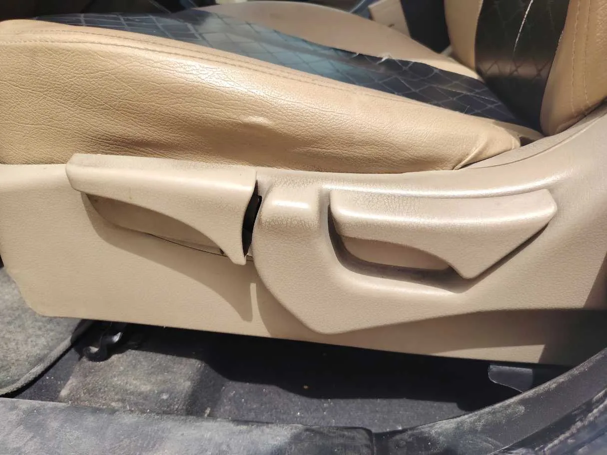Car image 26