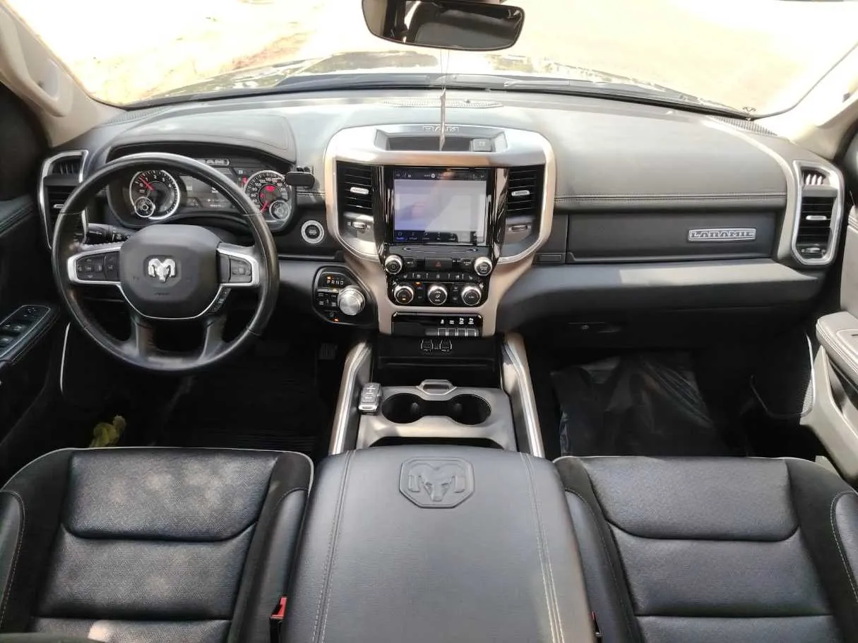 Car image 19
