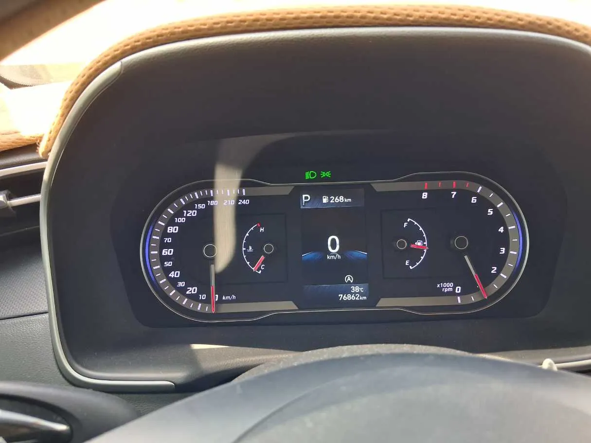 Car image 16