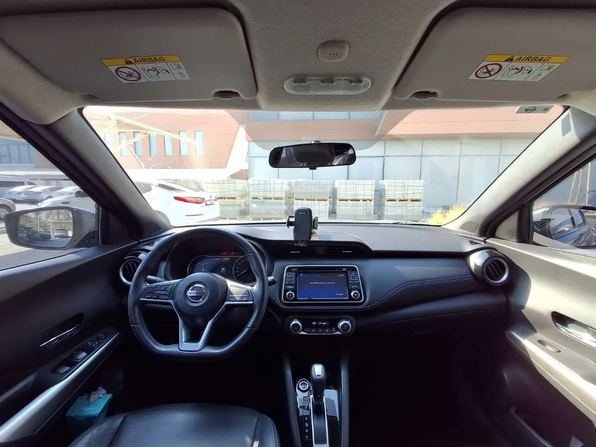 Car image 14