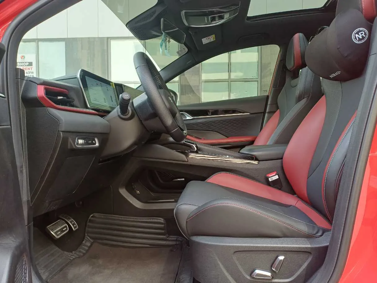 Car image 12