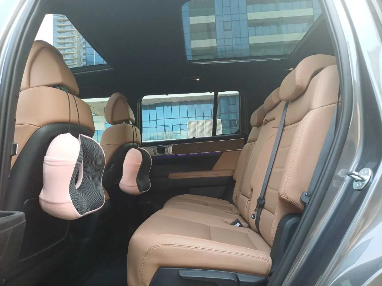 Car image 13