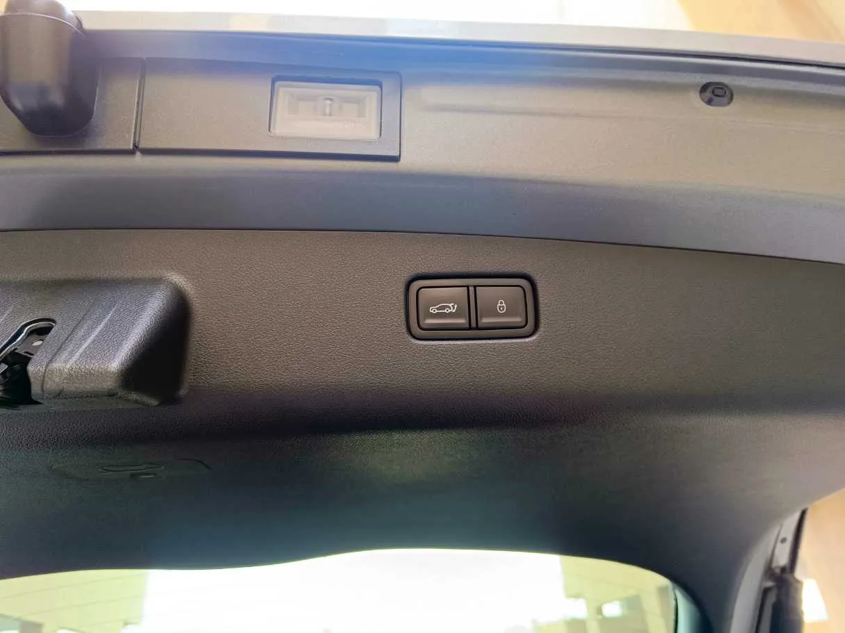 Car image 33
