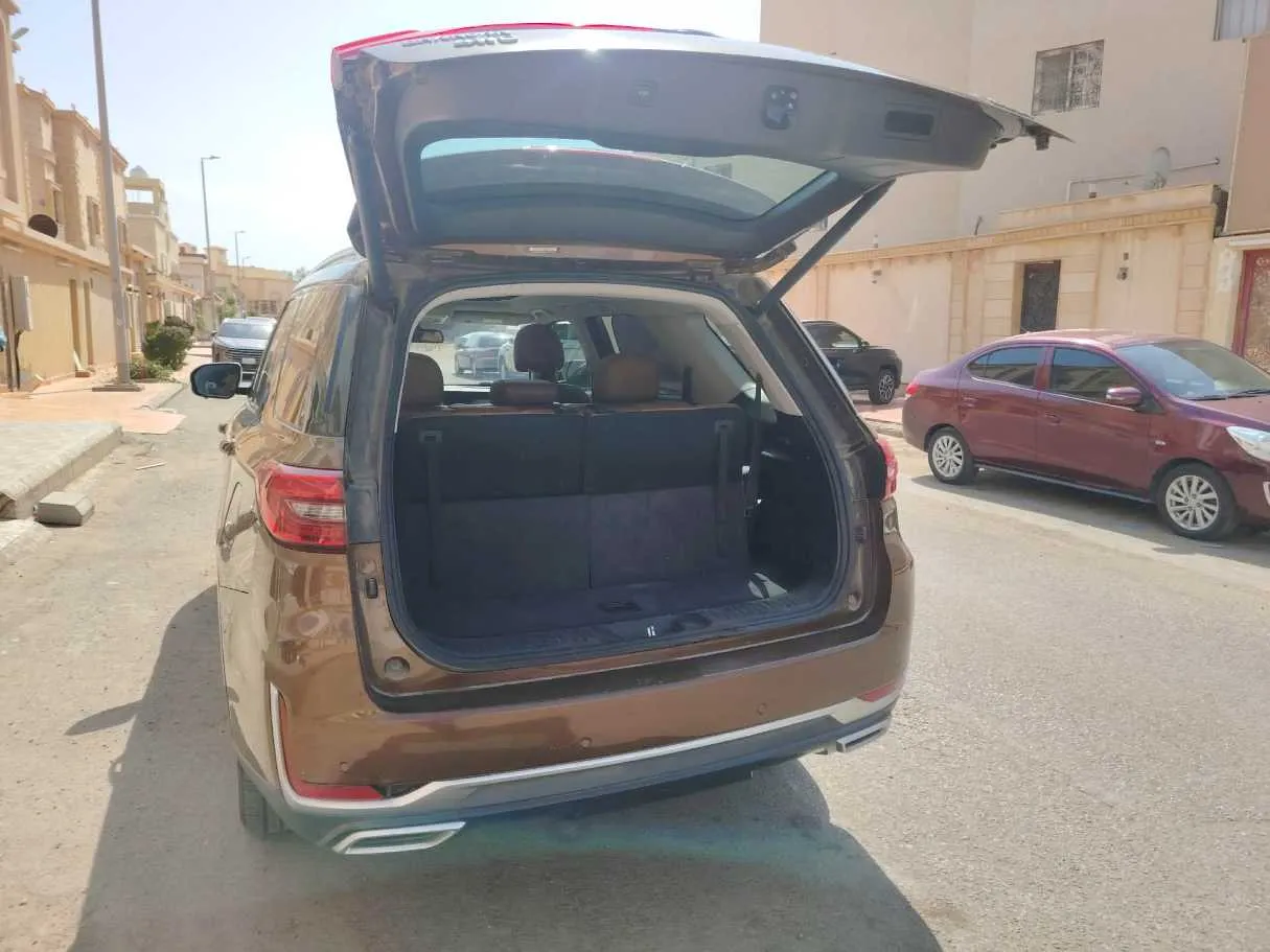 Car image 26
