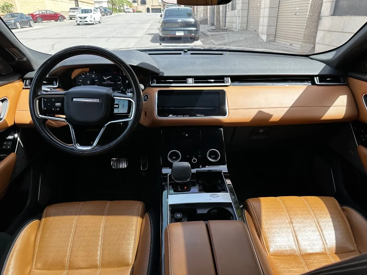 Car image 17