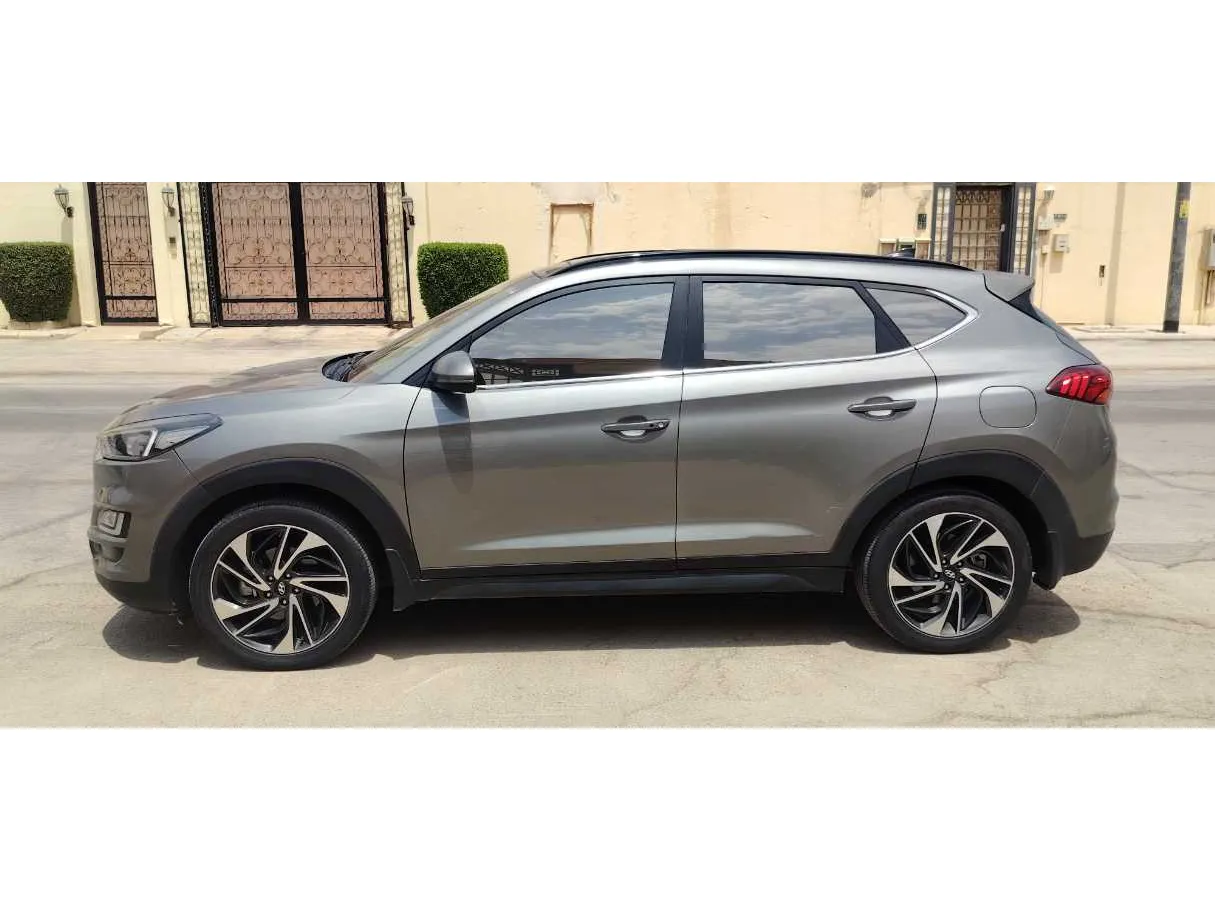 Car image 8