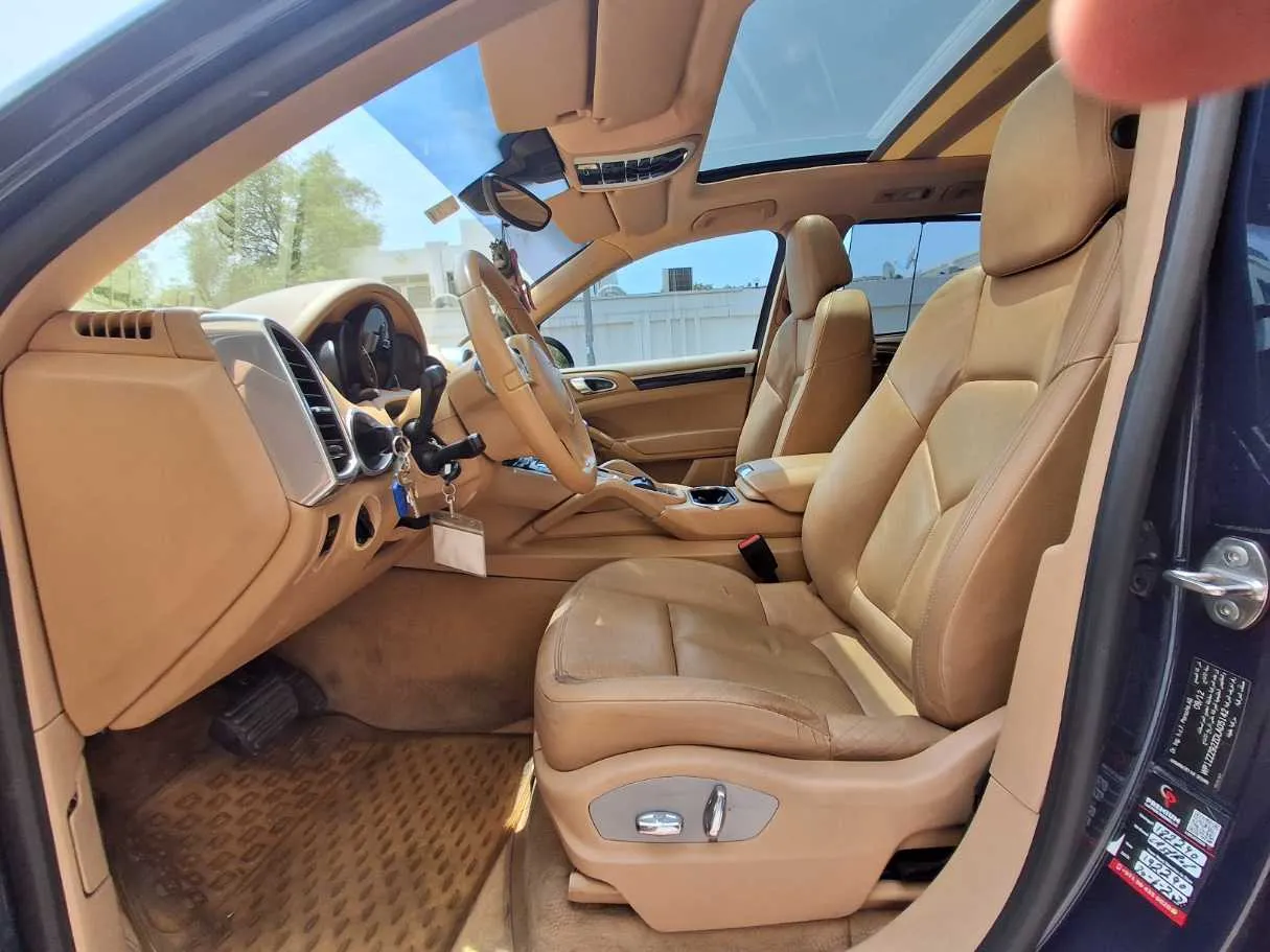 Car image 12