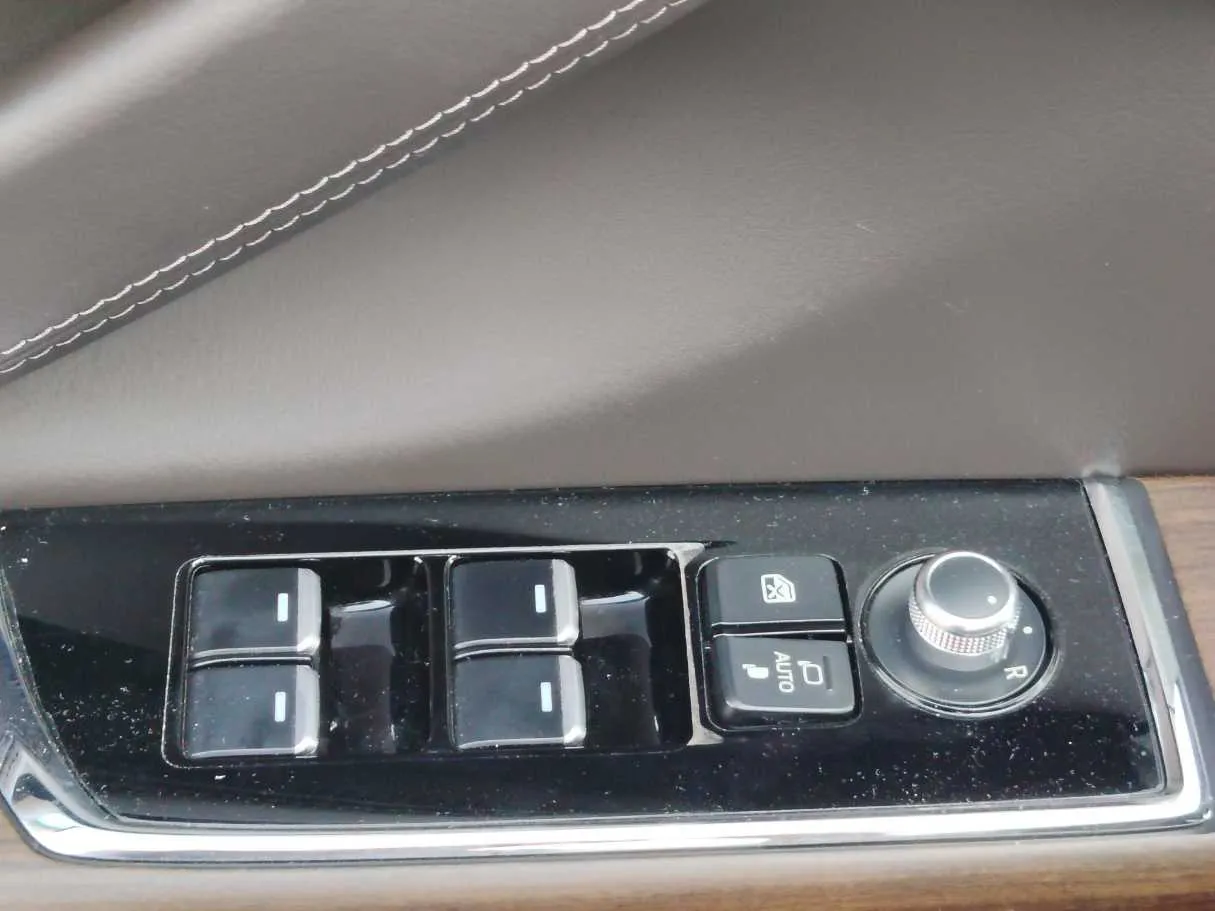 Car image 34