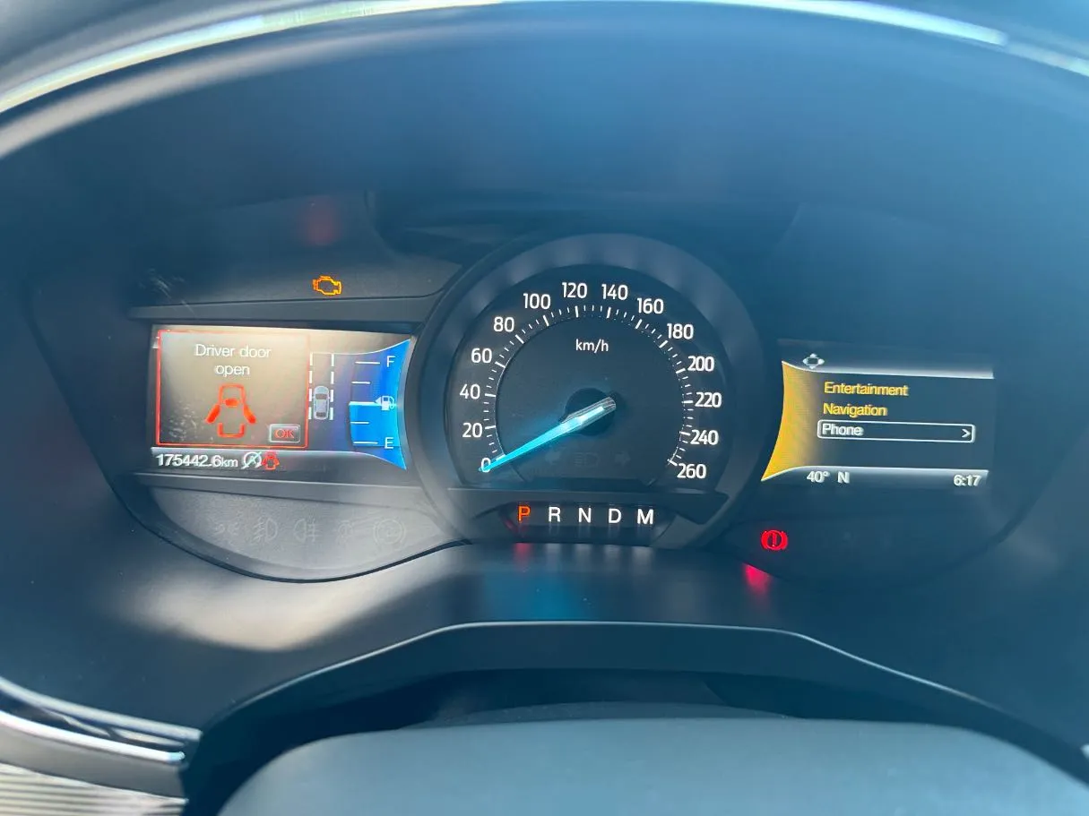 Car image 19