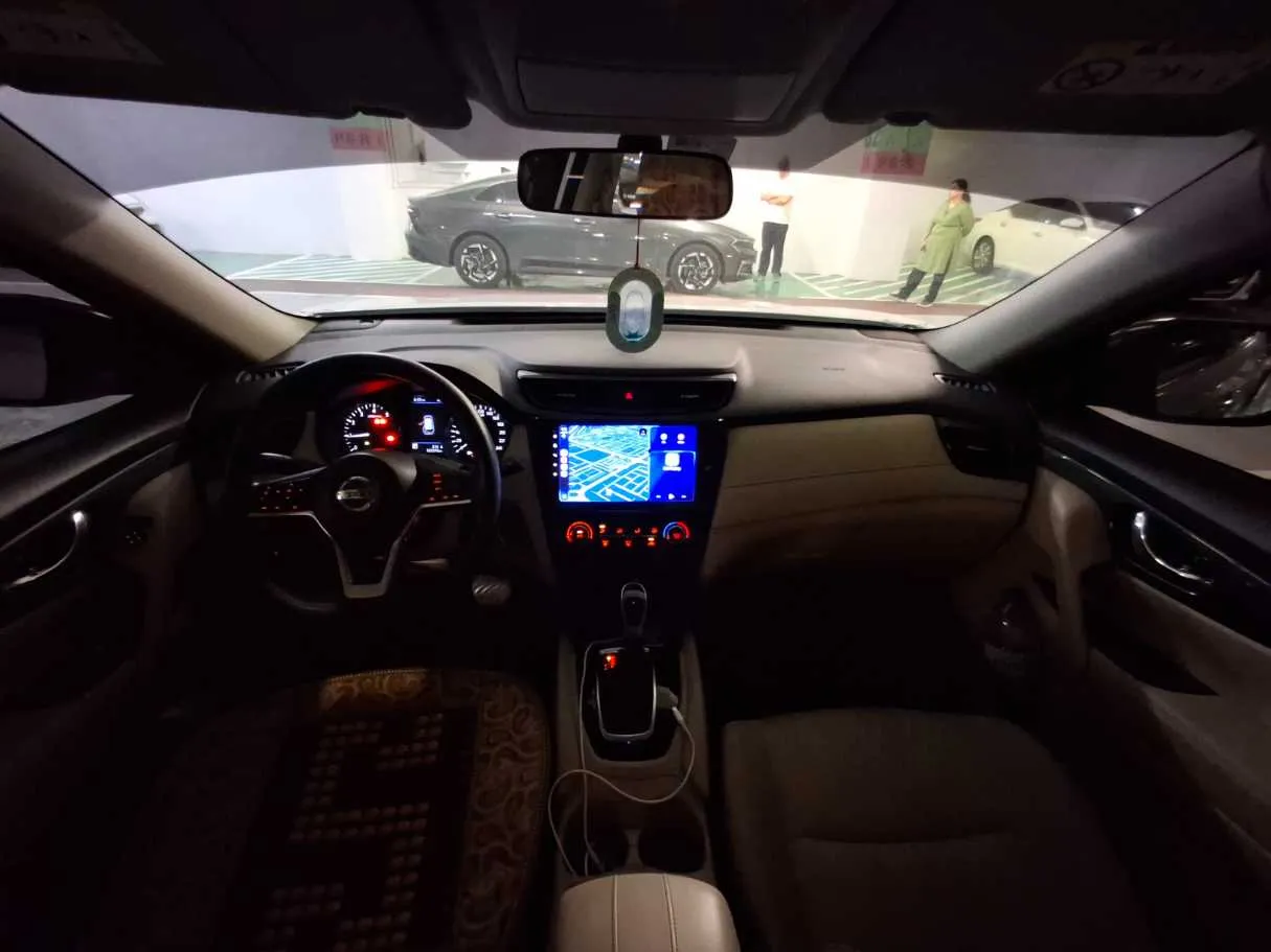 Car image 17